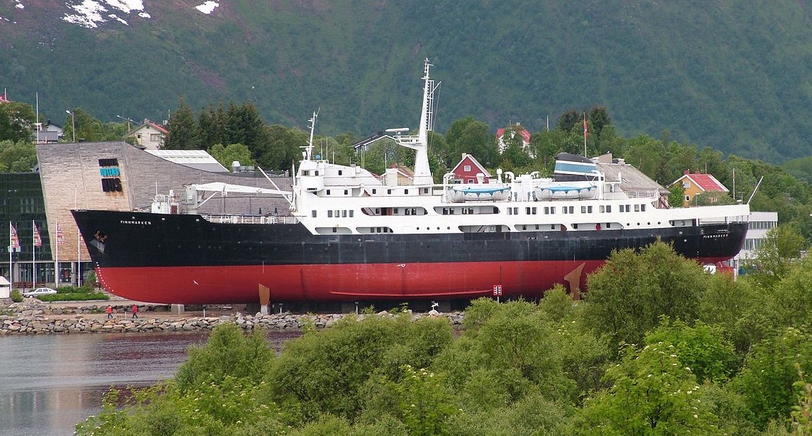 Ship with the entire hull visible. Source: Wikipedia